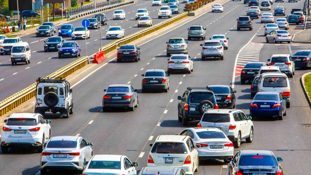 Алматыда жауын-шашынға байланысты кептеліс күшейді