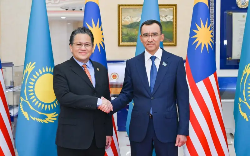 Маулен Ашимбаев встретился с руководителем Сената Парламента Малайзии