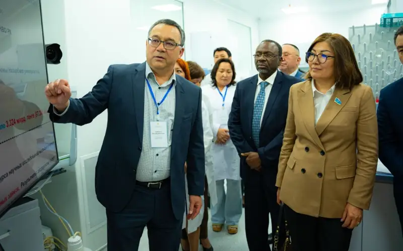 Сохранить и усиливать потенциал NU - депутаты ознакомились с исследовательскими центрами университета