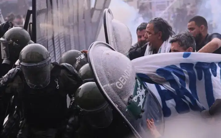 Протесты против реформ президента Аргентины переросли в столкновения