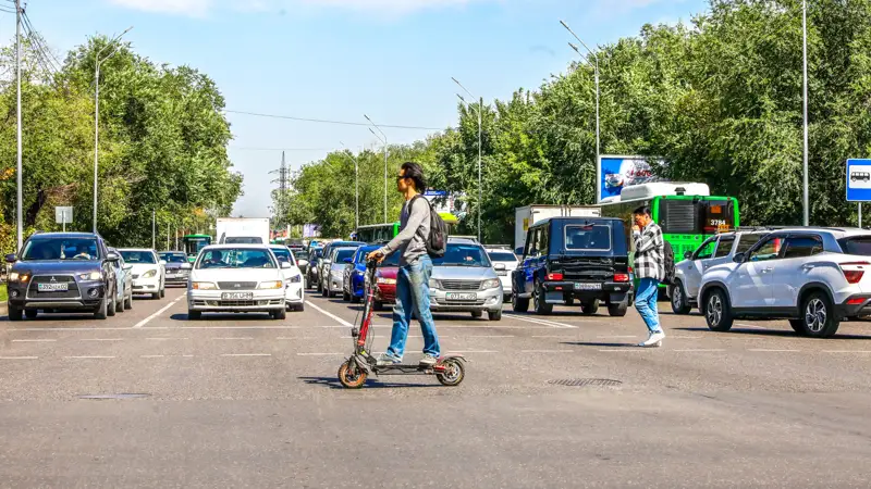 Алматы пешеходный переход электросамокат жаяу жүргіншілер жолы