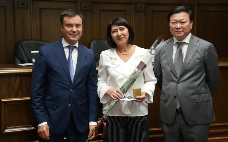 Prezıdent Іs basqarmasy medıtsına ortalyǵy
