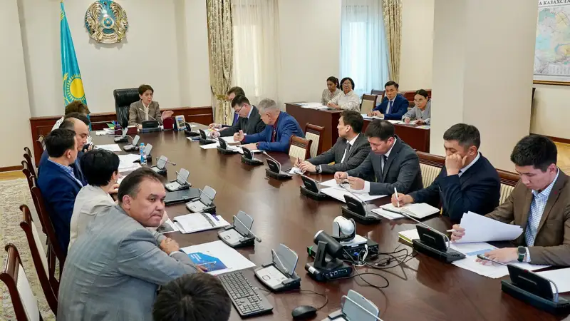 жазғы демалыс туралы мәжіліс