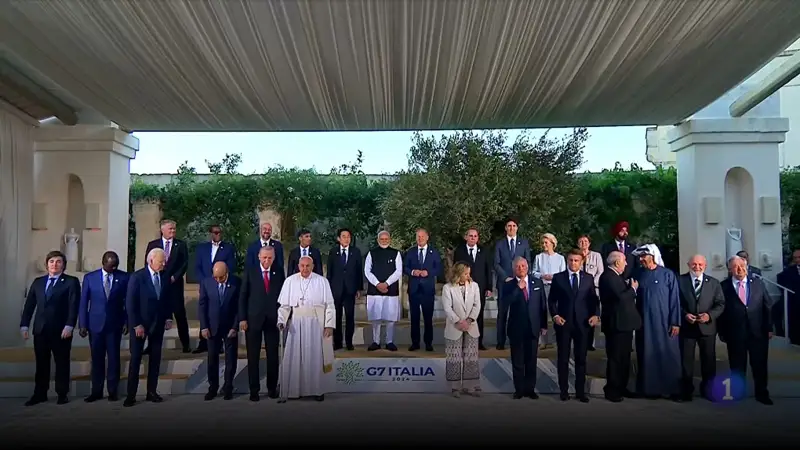Папа Римский впервые принял участие в саммите «Большой семерки»