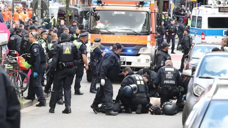 Полиция открыла стрельбу по напавшему на фанатов сборной Нидерландов в Гамбурге