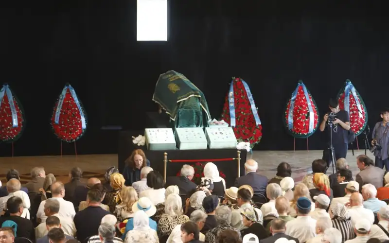 В Алматы прощаются с Муратом Ауэзовым