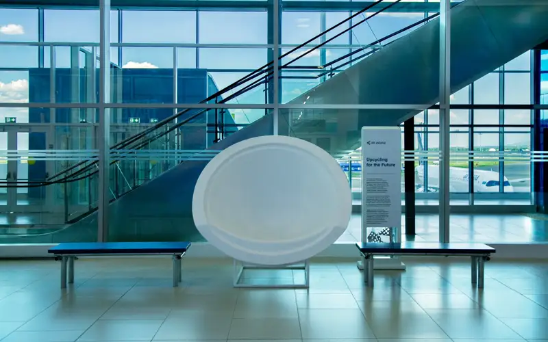 Мебель из самолетных деталей подарили аэропорту Алматы 