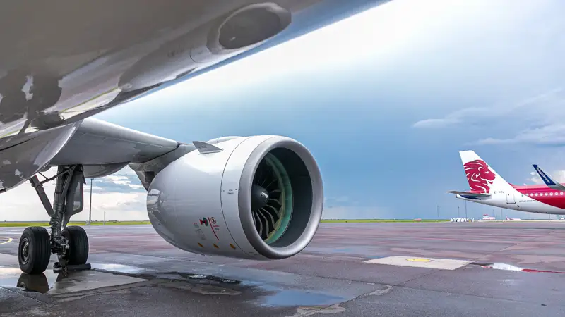 Самолеты Аэропорт Астаны Ұшақ   Астана әуежайы Әуежай қызметкерлері