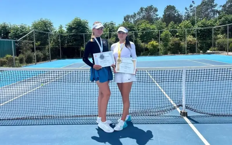 Ўсмир теннисчилар