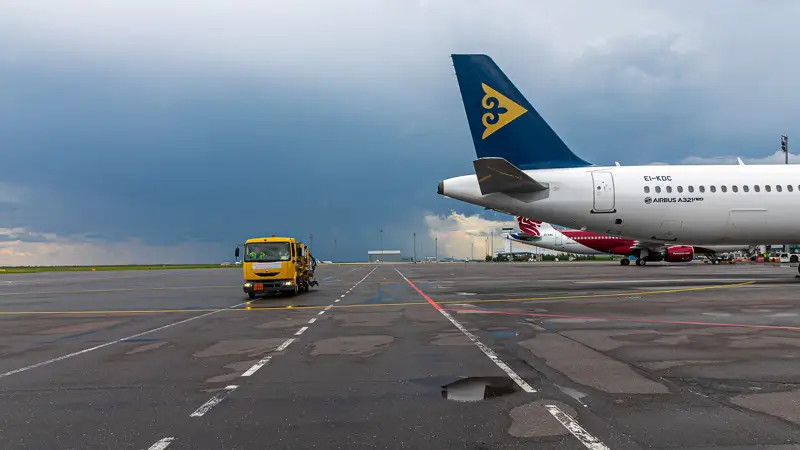 Самолеты Эйр Астана Аэропорт Астаны Ұшақ  Air Astana Астана әуежайы