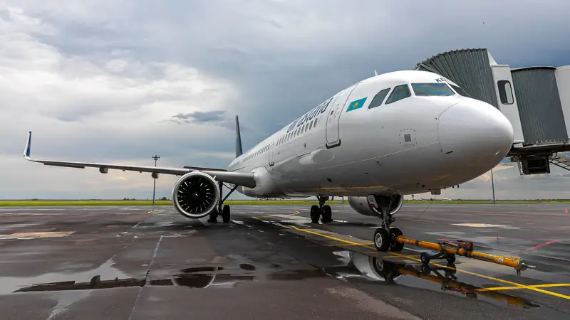 Самолеты Эйр Астана Аэропорт Астаны Ұшақ  Air Astana Астана әуежайы
