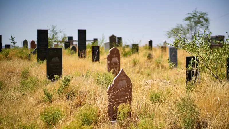 кладбище могилы зират қабірлер