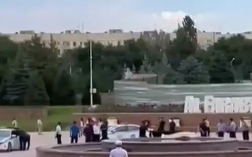 Молодой человек погиб у фонтана КазНУ в Алматы