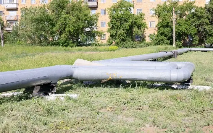 30 лет без центрального отопления: строительство теплотрассы завершили в одном из поселков Караганды