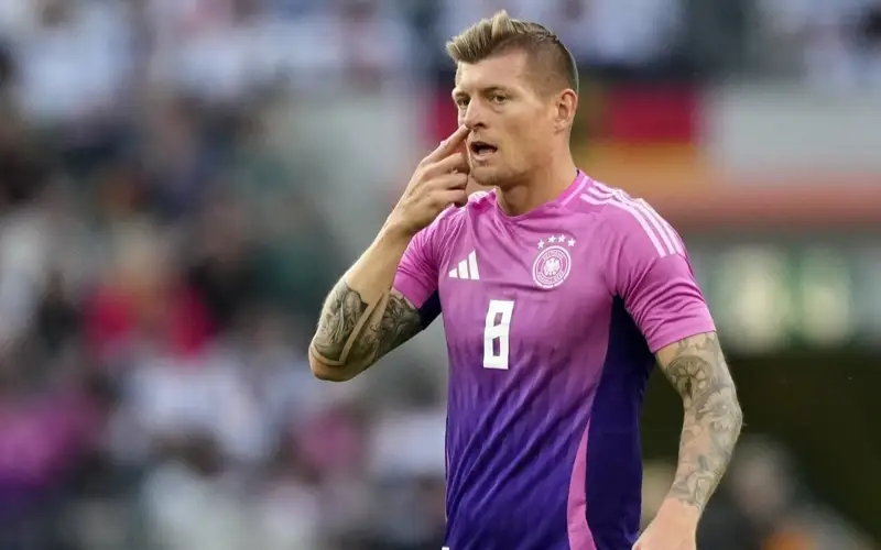 Неміс футболшыларының қызғылт жейдесінің сатылымы рекорд жаңартты