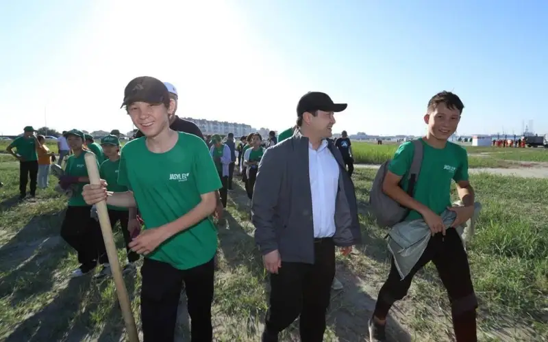 Пляжи очистили от мусора в Актау