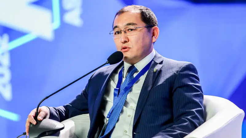 Qazaqstan Respýblıkasy Syrtqy ister mınıstrligi Baılanys departamentiniń dırektory