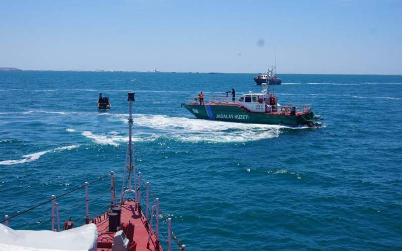 Журналистов оморячили на военном корабле &laquo;Семсер&raquo;