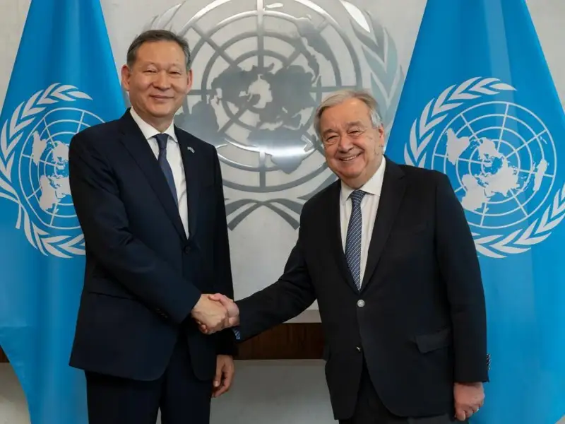 新任哈国常驻联合国代表奥玛洛夫向古特雷斯秘书长递交国书