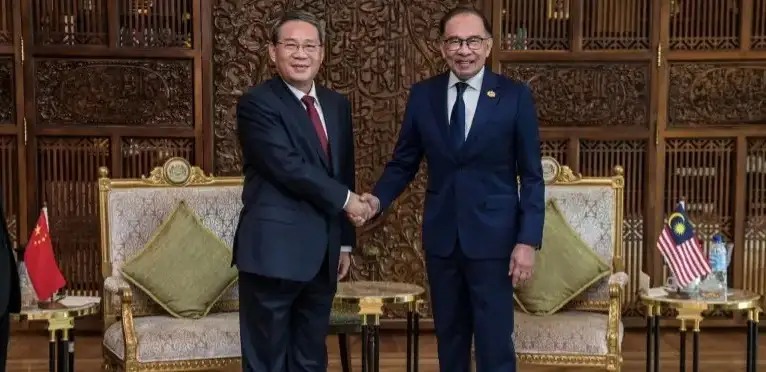 Дипломатик муносабатларнинг 50 йиллиги: Хитой ва Малайзия ўнлаб шартномаларни имзолади
