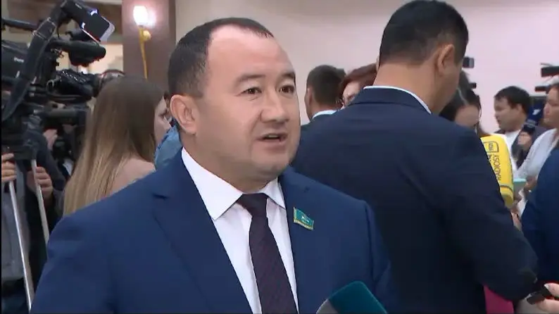  Amangeldi Tolamısov áleýmettik qyzmetkerlerdiń jalaqy máselesin kóterdi