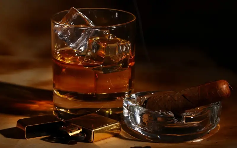 Дорогие сигареты и алкоголь будут облагаться налогом на роскошь