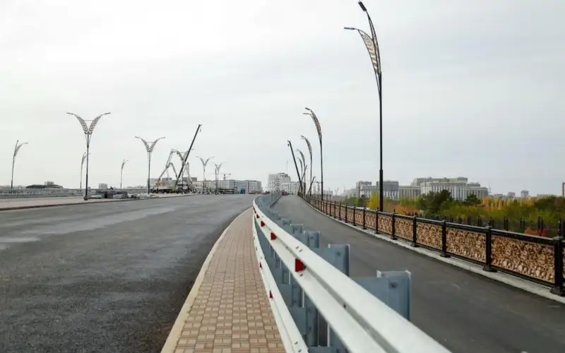 мост Тауелсиздик через реку Есиль