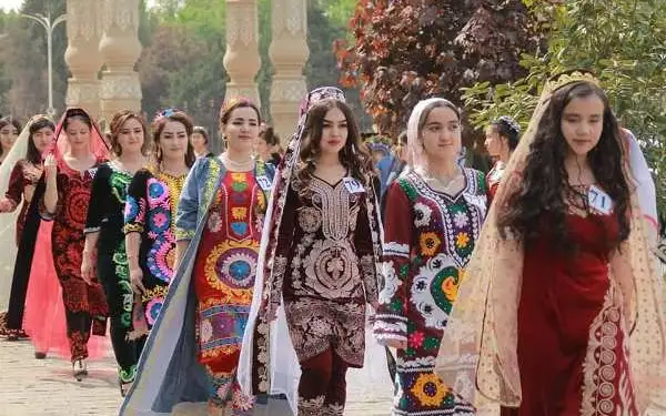 таджикская национальная одежда