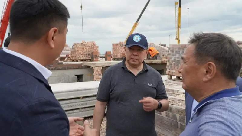 Kazakh Deputy PM inspects flood response efforts, construction of housing in Akmola region
