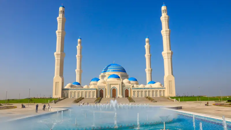 Центральная мечеть города Астаны Астана қаласының бас мешіті