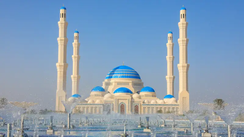 Центральная мечеть города Астаны Астана қаласының бас мешіті