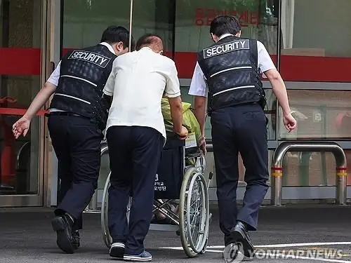 Seoul city hospitals to suffer nearly 100 bln won of losses over doctors’ walkout this year