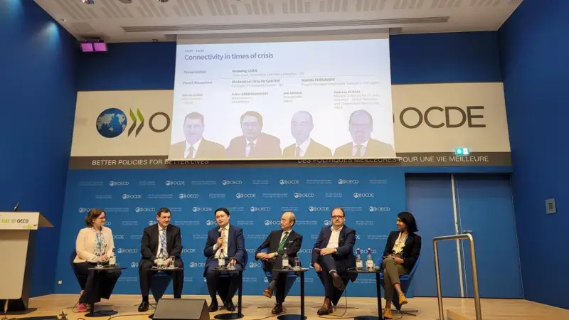 Kazakhstan demonstrates transport potential at International Forum in Paris