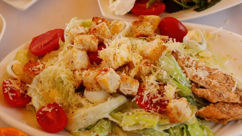 Салат Цезарь готовая еда дайын тағам