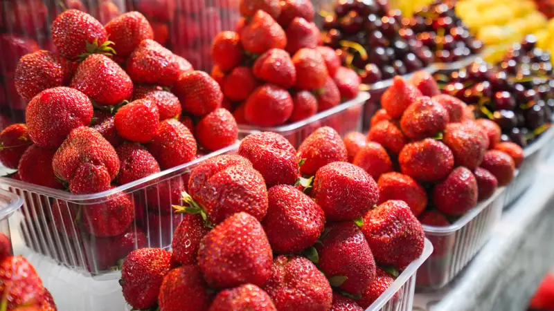 Продукты питания рынок фрукты Азық-түлік нарық жемістер  клубника құлпынай