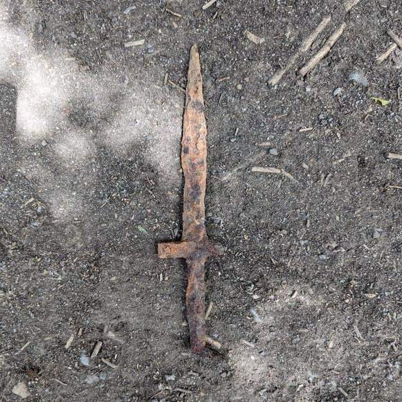 Saka iron dagger