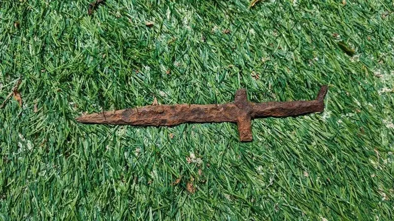 Saka iron dagger