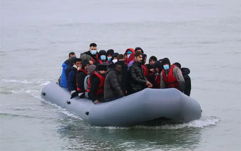 Рекордное количество мигрантов пересекло Ла-Манш за пол года
