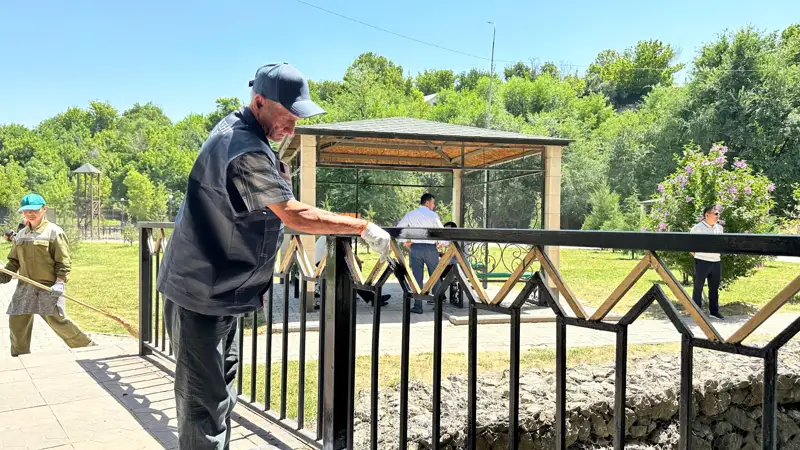 В Шымкенте очистили берега главной водной артерии города