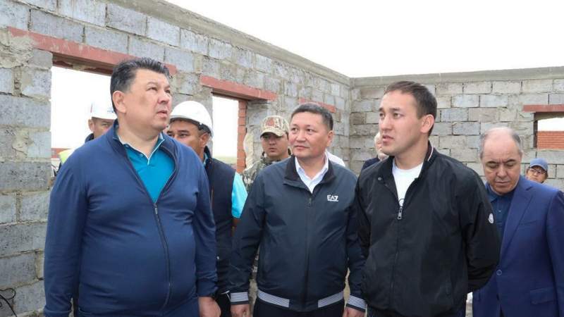 Пострадавшие от паводка дачники получили квартиры в Уральске Пострадавшие от паводка дачники получили квартиры в Уральске