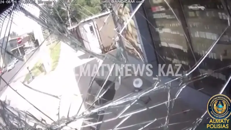 ДТП с автобусом в Алматы: задержана водитель кроссовера