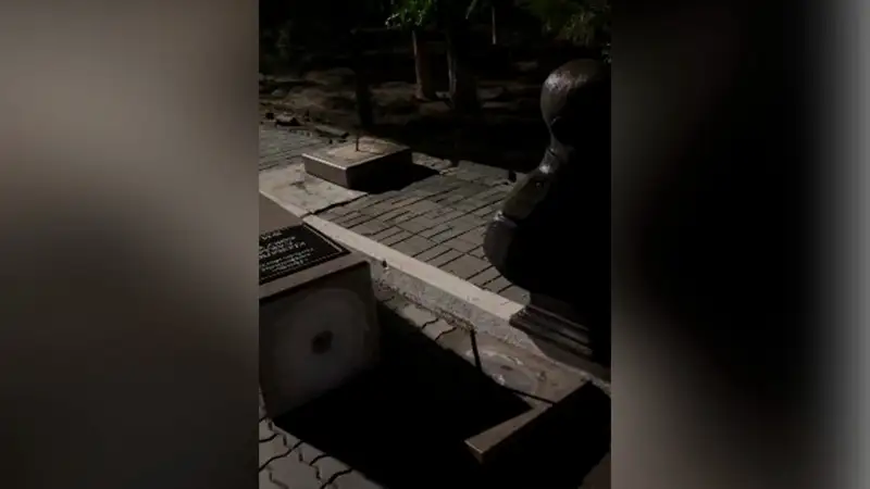 Атырауда  үстіне ескерткіш құлаған 7 жасар жасөспірім қайтыс болды