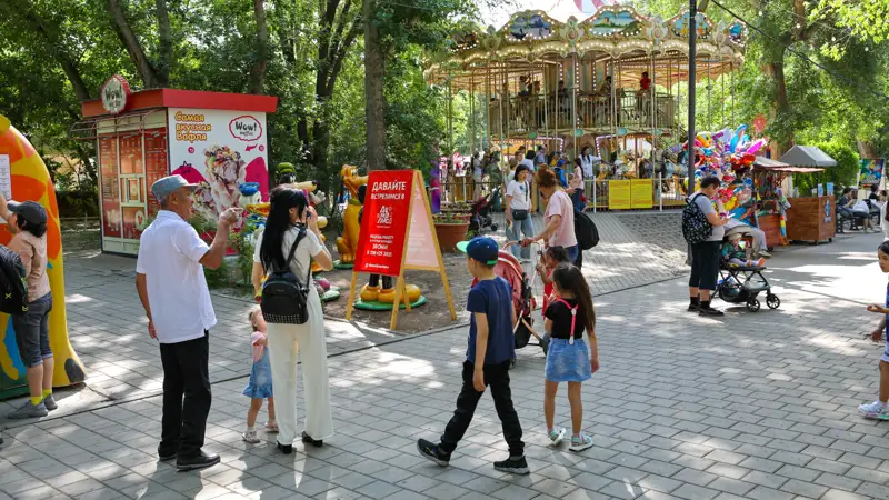 Парк отдыха Демалыс саябағы Астана дети аттракцион балалар