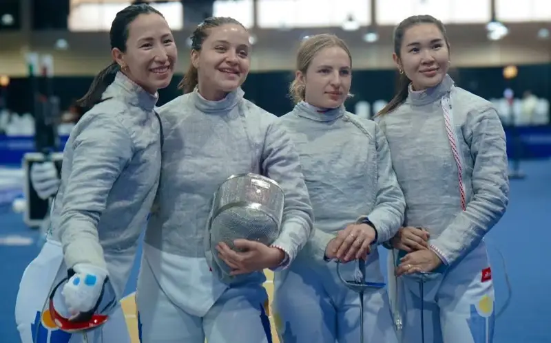 саблистки Айгерим Сарыбай, Карина Доспай, Анастасия Гулик и Жасмин Капыджы