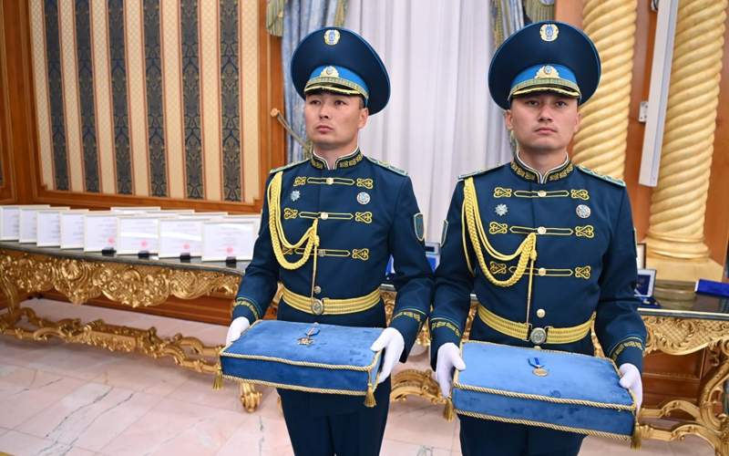 Президент РК вручил государственные награды журналистам Президент РК вручил государственные награды журналистам