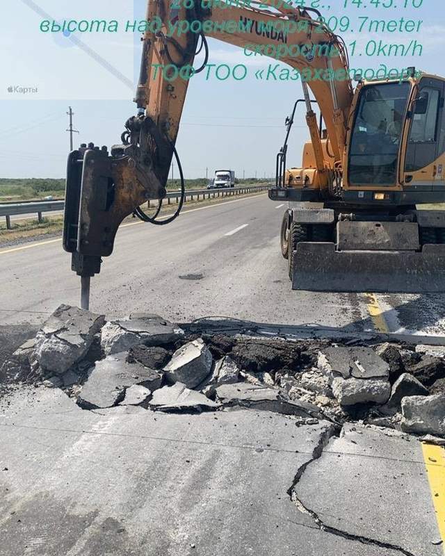 Асфальт деформировался из-за жары на&nbsp;республиканской автодороге в&nbsp;Туркестанской области