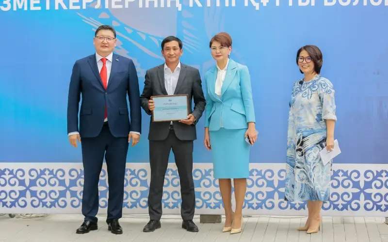 Қозоғистон ОАВ ходимлари Президент номидан квартиралар олди Қозоғистон ОАВ ходимлари Президент номидан квартиралар олди
