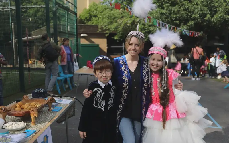 Казахскую культуру представили в средней школе Лондона