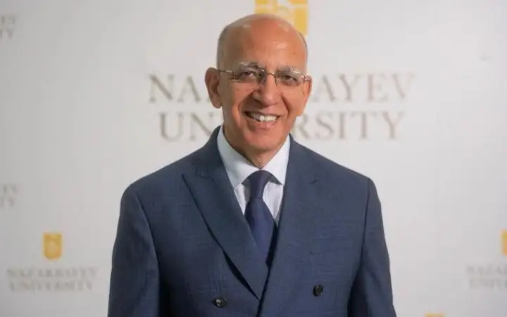 纳扎尔巴耶夫大学迎来新校长，英国学者瓦卡尔博士上任