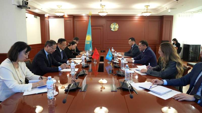 Министр туризма и спорта РК Ермек Маржикпаев провел встречу с министром культуры и туризма КНР Сунь Ели Министр туризма и спорта РК Ермек Маржикпаев провел встречу с министром культуры и туризма КНР Сунь Ели